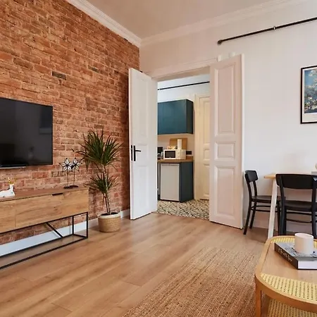 Charming 3br 2bath Ac In Center - Santur D7 Apartment