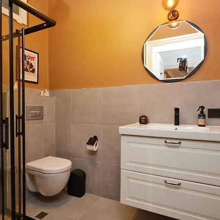 Charming 3br 2bath Ac In Center - Santur D7 *
